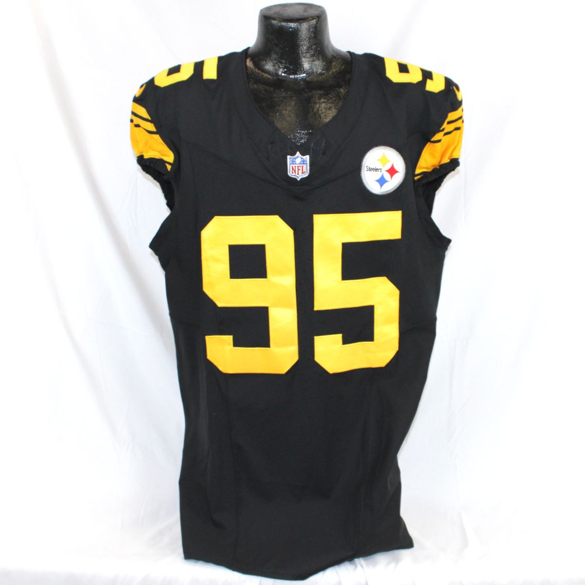 Pittsburgh Steelers #95 Keeanu Benton 2025 Color Rush Game Used Jersey (Laundered) 2 Pittsburgh Steelers #95 Keeanu Benton 2025 Color Rush Game Used Jersey (Laundered)
